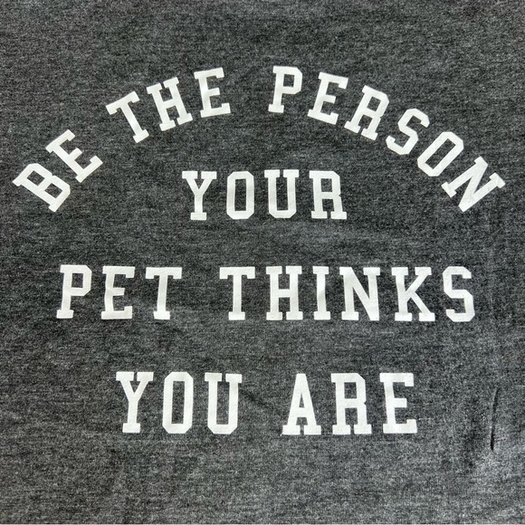 Pet T shirt size Medium "be the person your pet thinks you are" - Picture 1 of 5